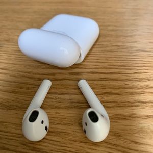 Apple AirPods + free kits.